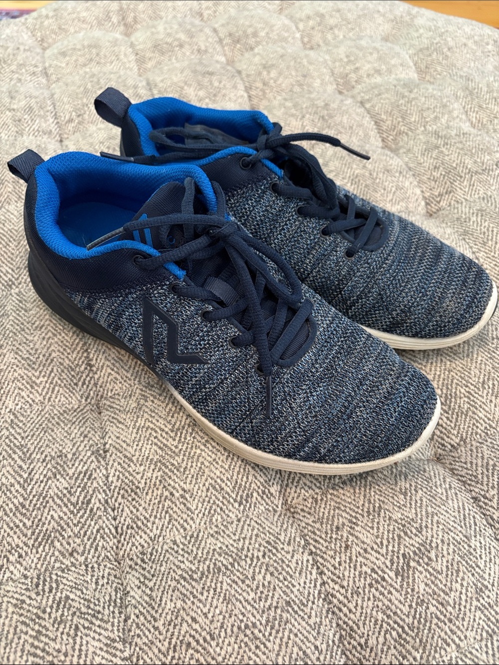 Vionic Adley sneakers size 8.5